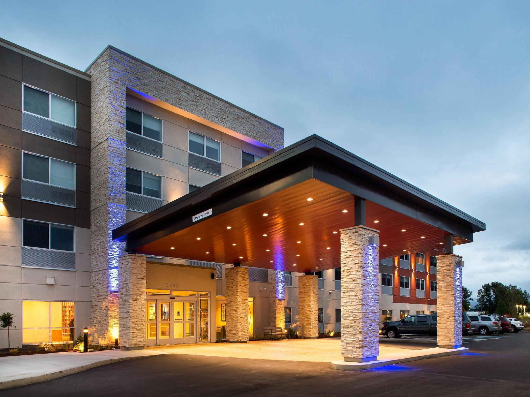 Holiday Inn Express & Suites Terrace By Ihg Luaran gambar