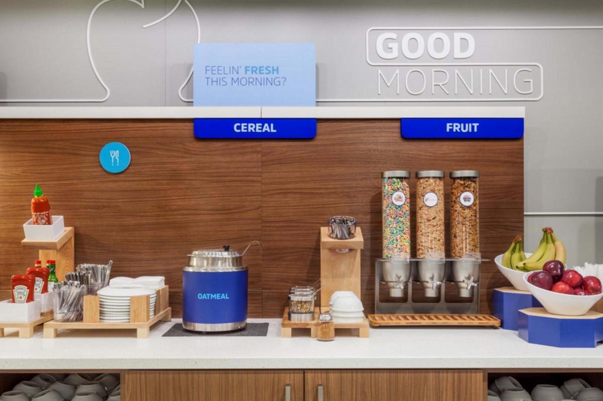 Holiday Inn Express & Suites Terrace By Ihg Luaran gambar