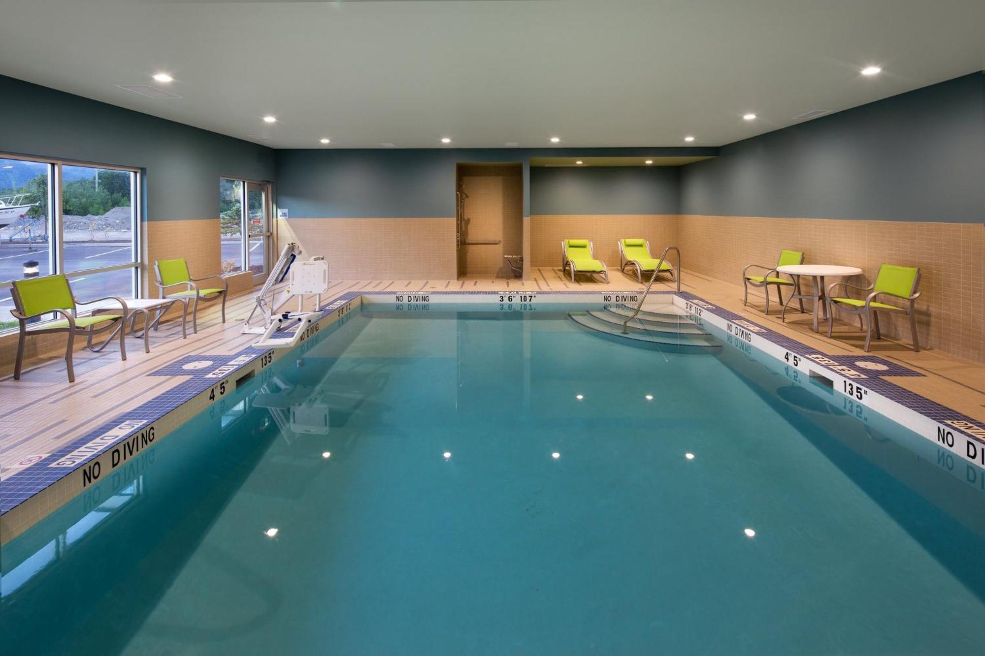 Holiday Inn Express & Suites Terrace By Ihg Luaran gambar