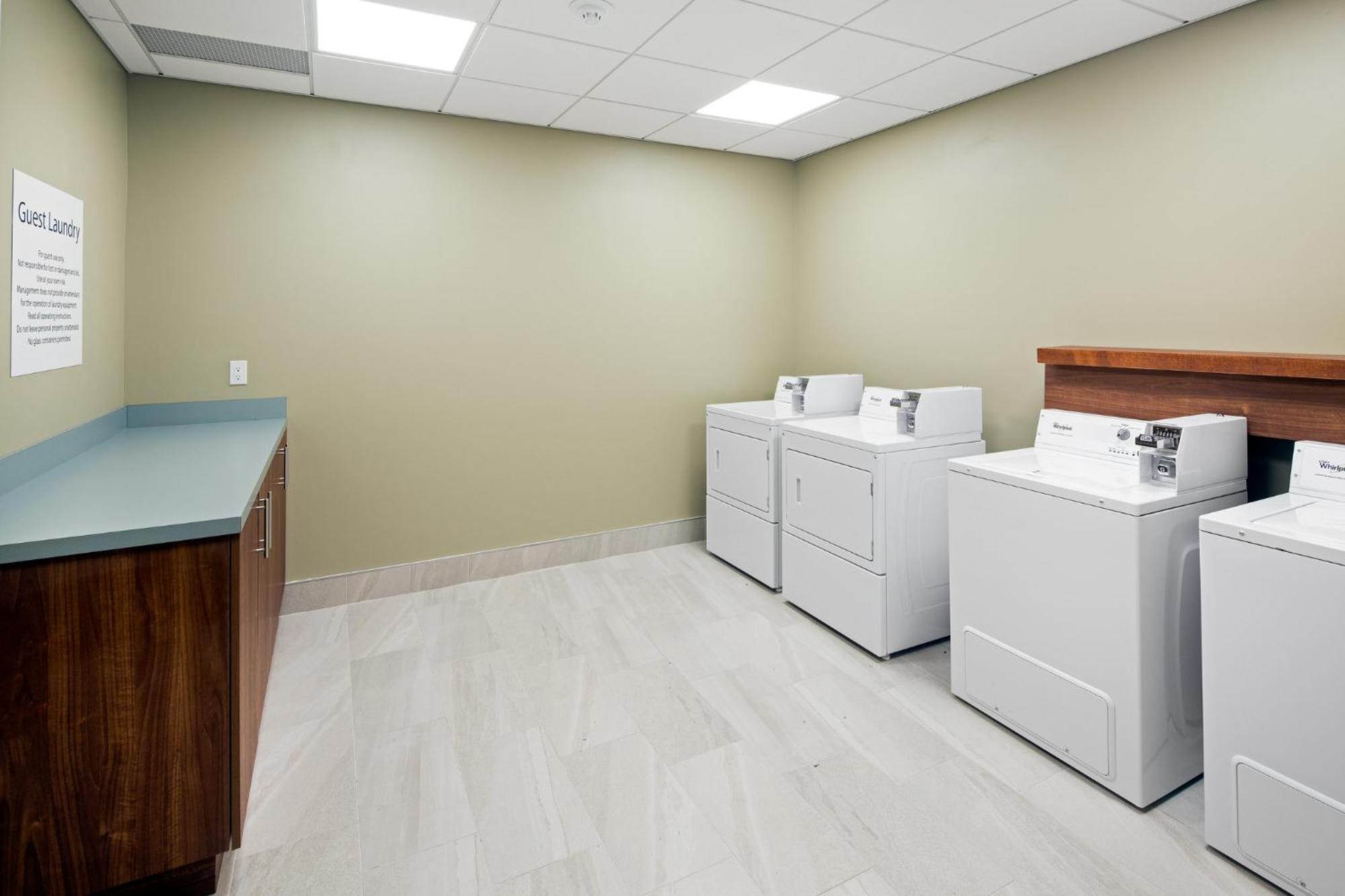 Holiday Inn Express & Suites Terrace By Ihg Luaran gambar